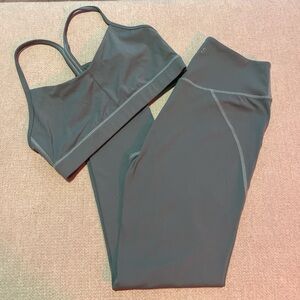 Teal workout set, leggings and sports bra!